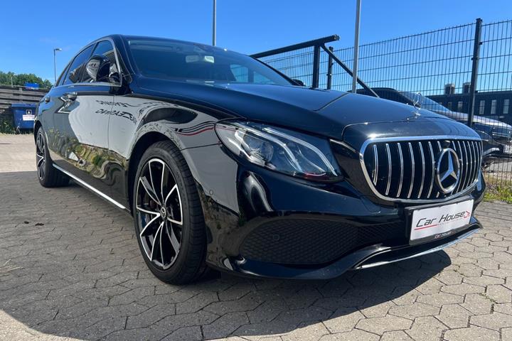 Sort Mercedes E220 d fra 2017
