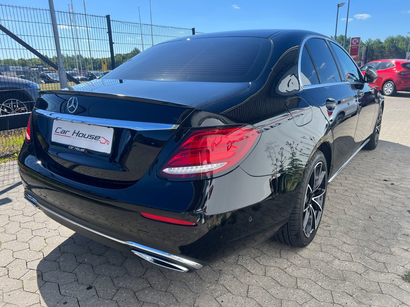 Sort Mercedes E220 d fra 2017