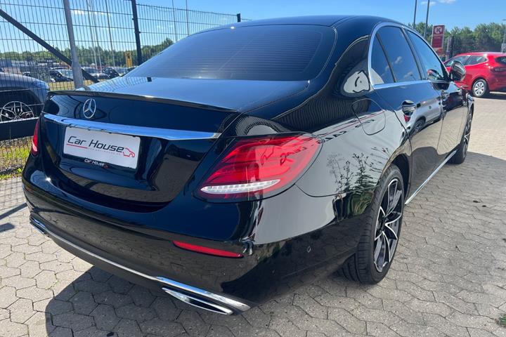 Sort Mercedes E220 d fra 2017