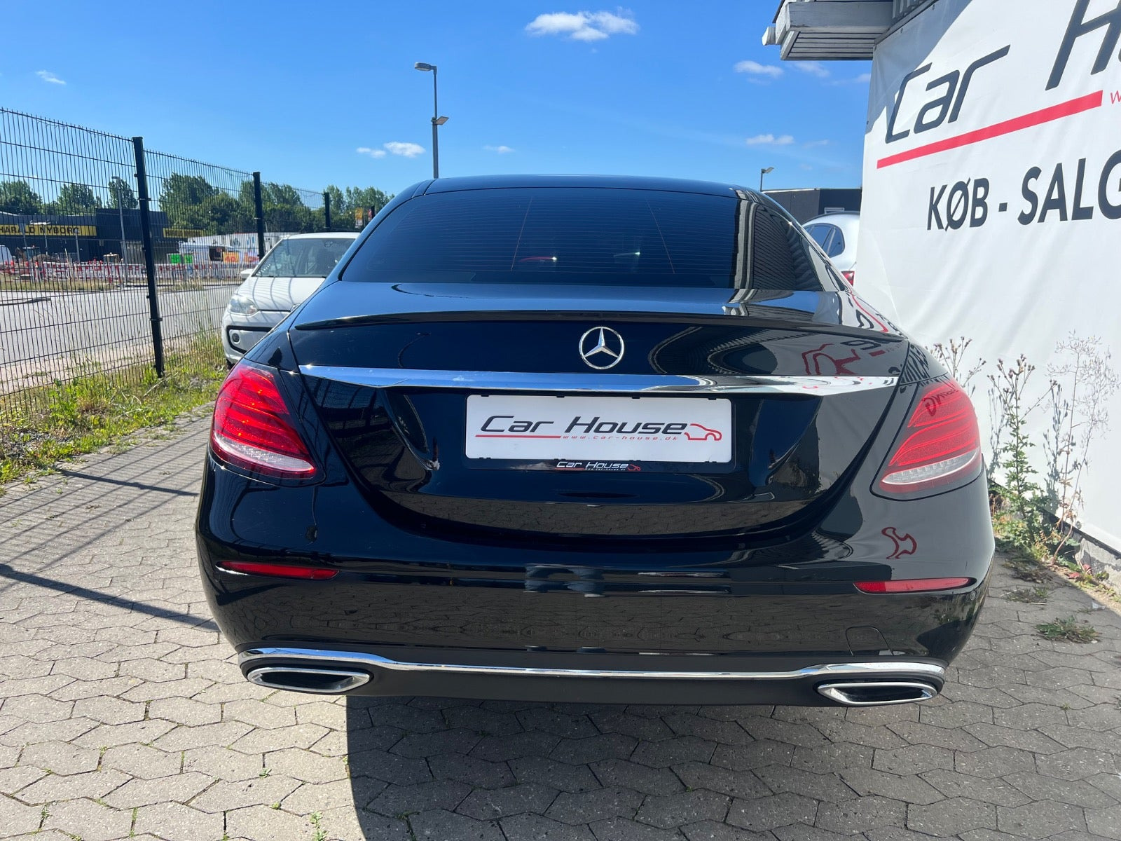 Sort Mercedes E220 d fra 2017
