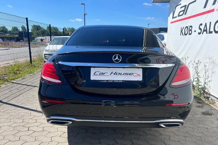 Sort Mercedes E220 d fra 2017