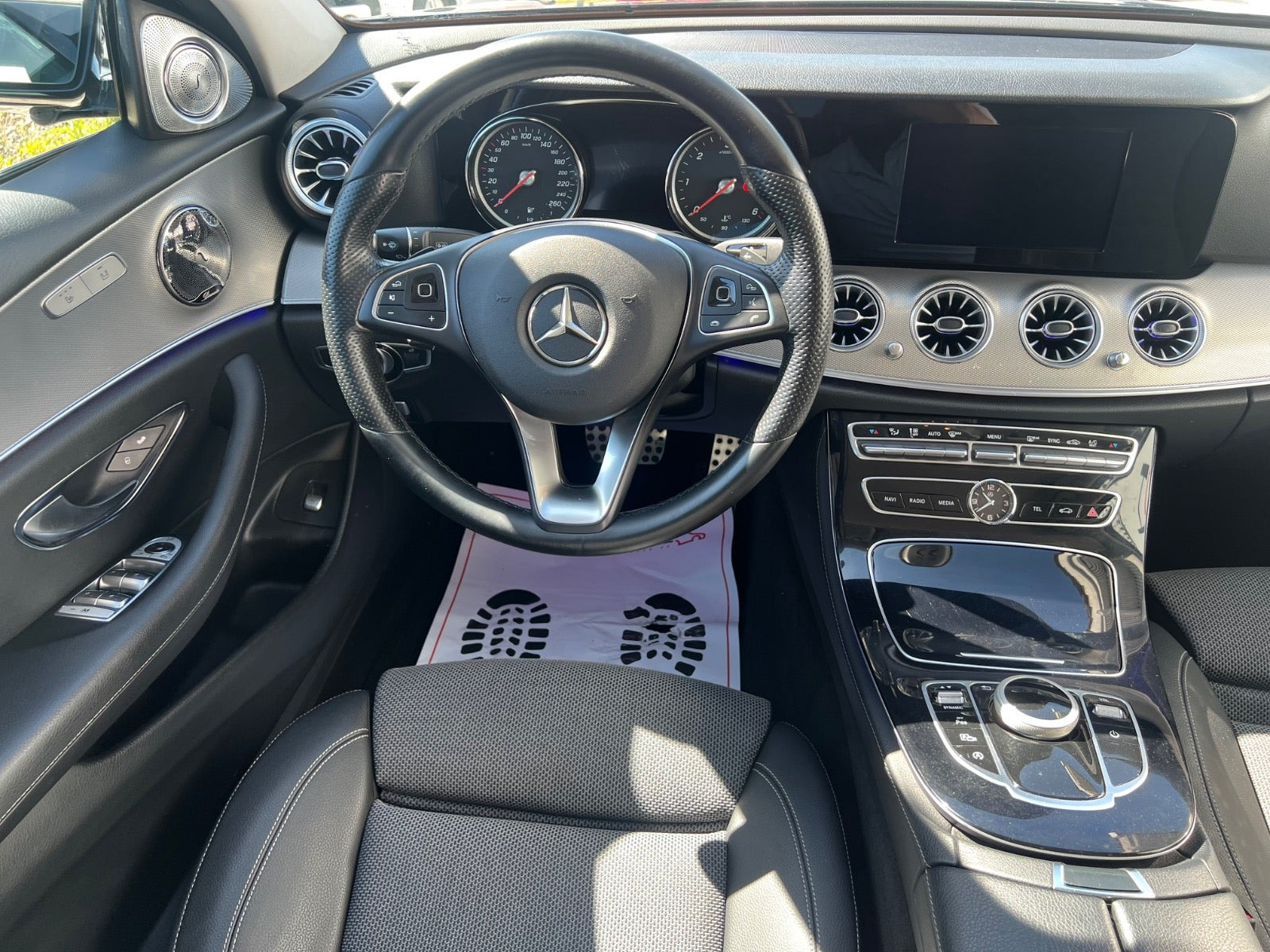 Sort Mercedes E220 d fra 2017