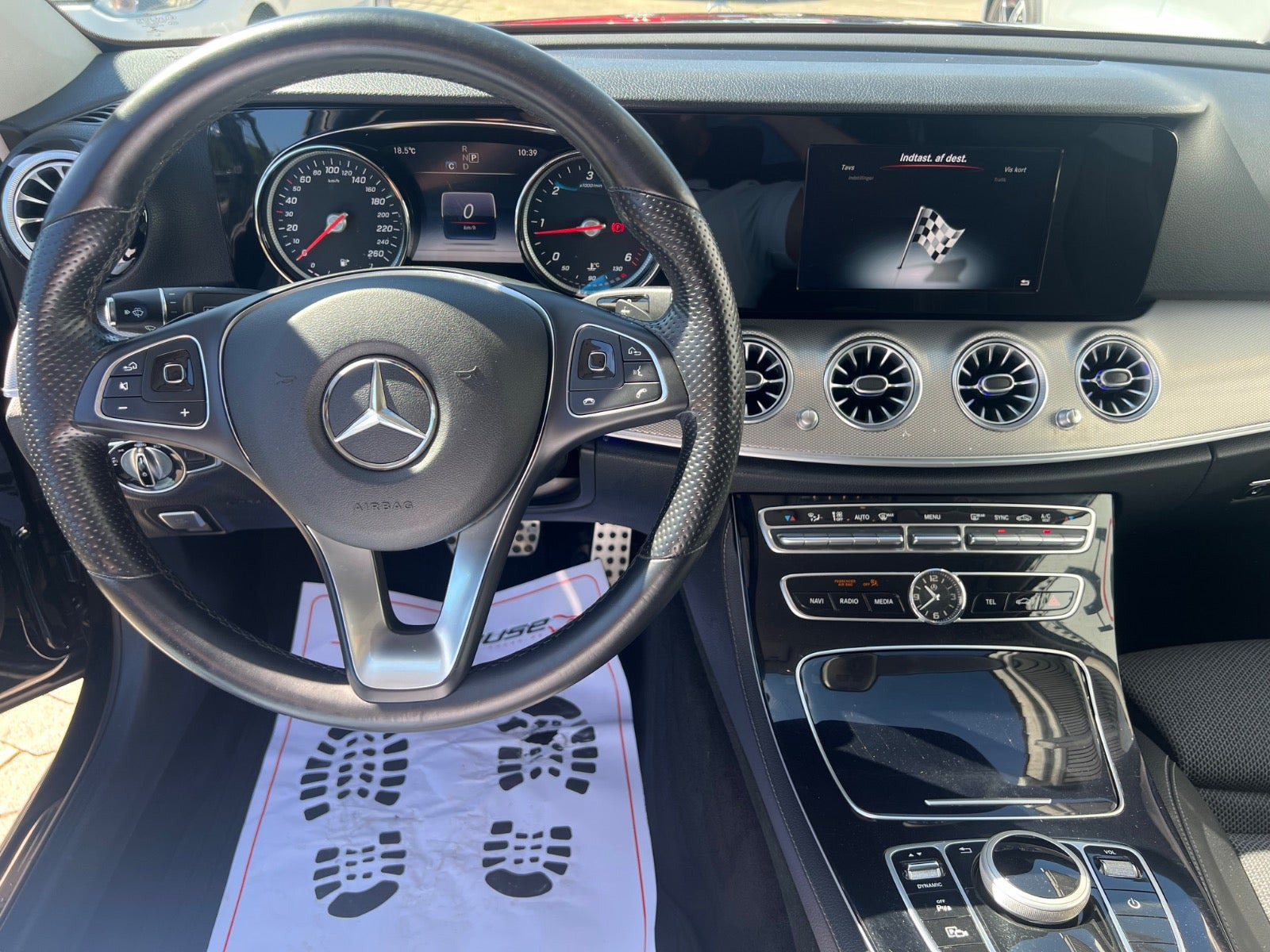 Sort Mercedes E220 d fra 2017