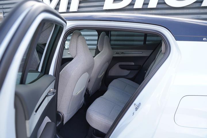 Blå Volvo EX30 fra 2025