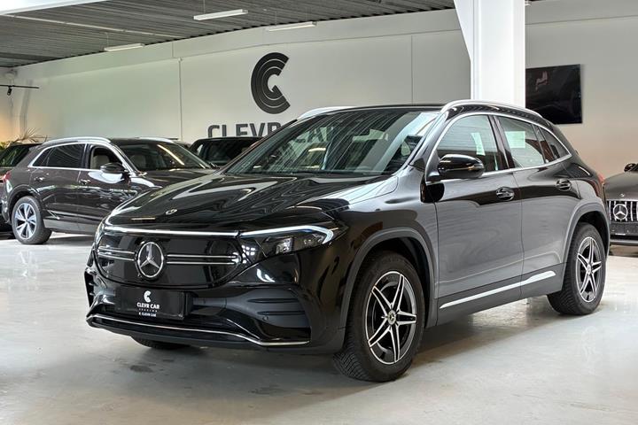 Sort Mercedes EQA300 fra 2023 set udefra