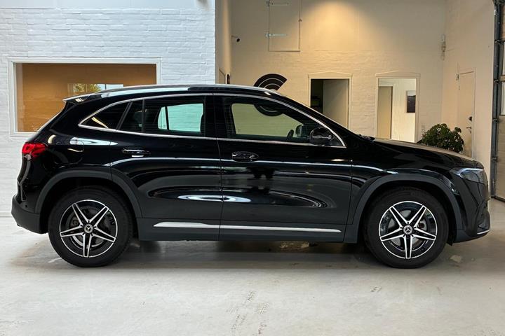 Sort Mercedes EQA300 fra 2023