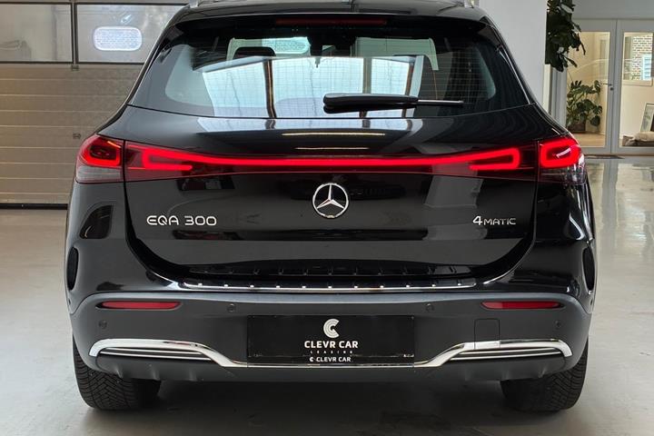 Sort Mercedes EQA300 fra 2023