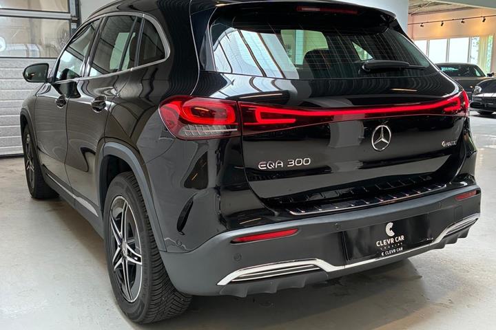 Sort Mercedes EQA300 fra 2023
