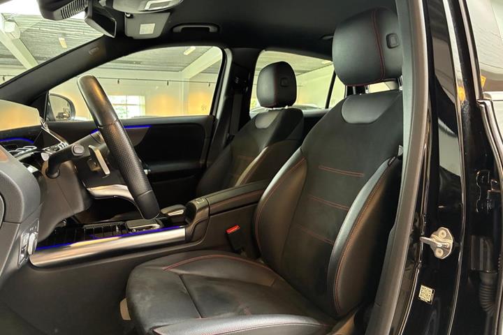 Sort Mercedes EQA300 fra 2023
