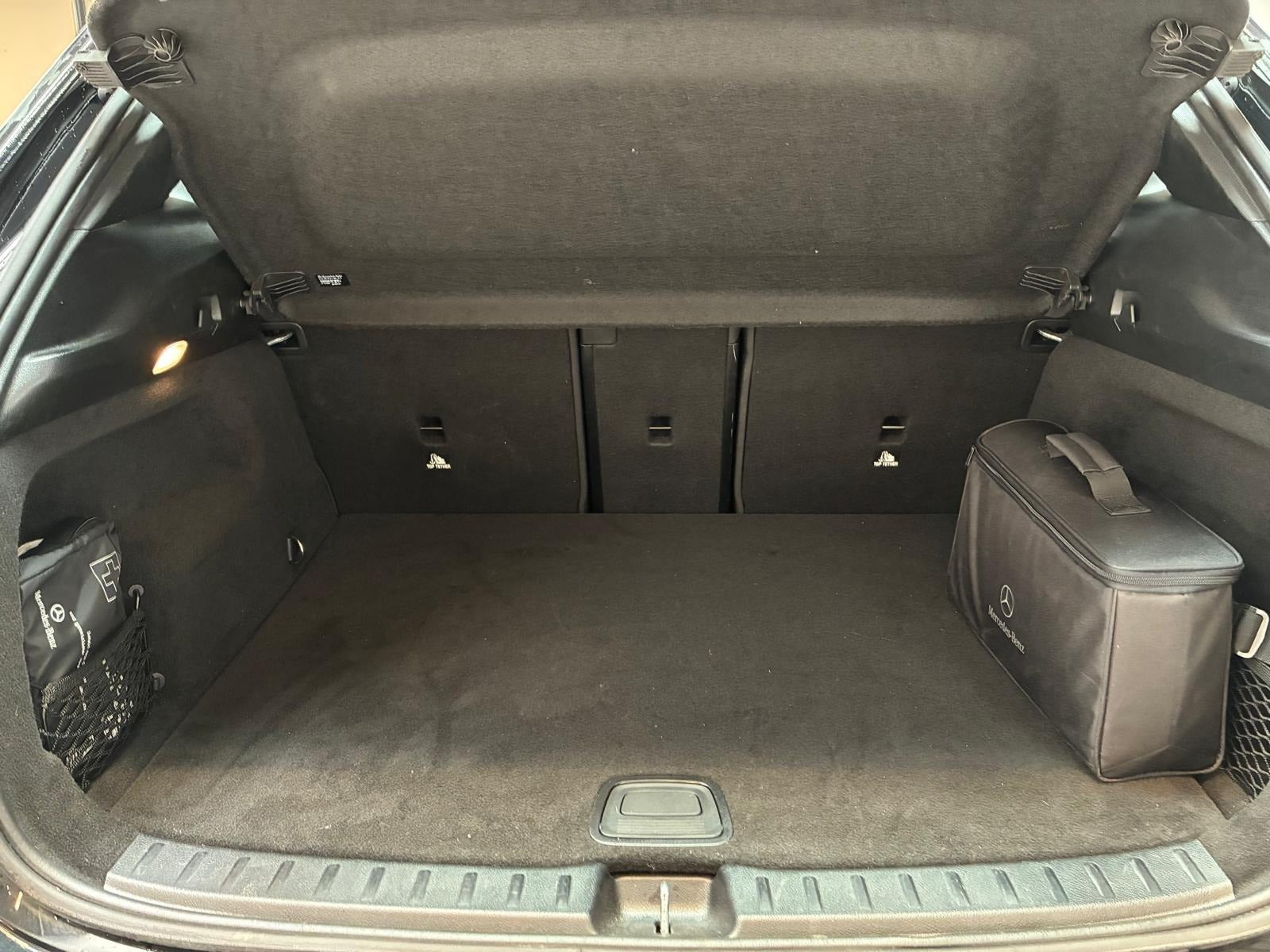 Sort Mercedes EQA300 fra 2023