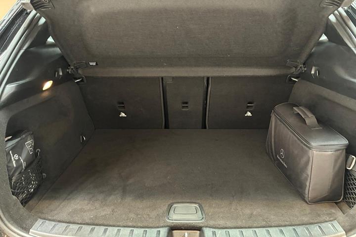 Sort Mercedes EQA300 fra 2023