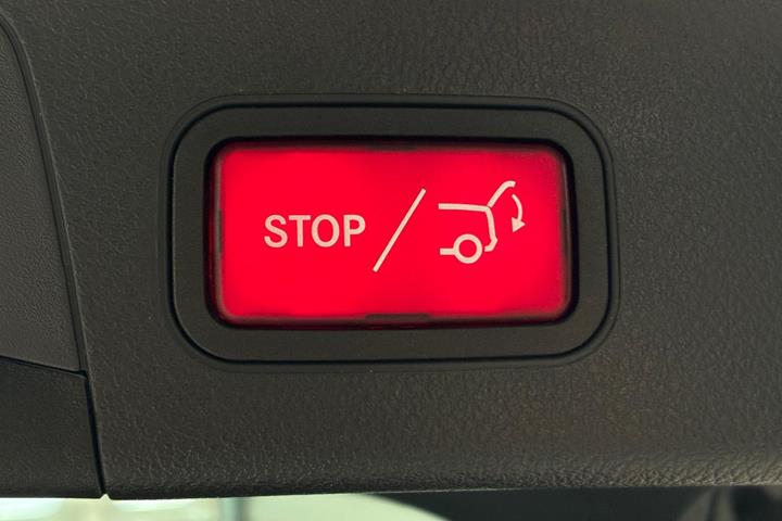 Sort Mercedes EQA300 fra 2023