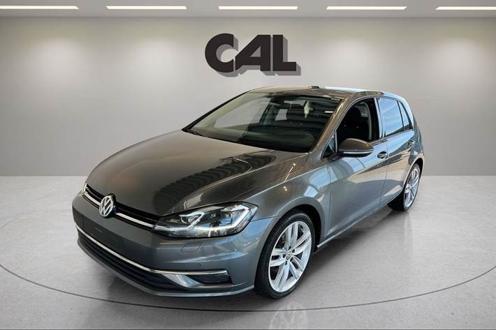 Grå VW Golf VII fra 2018