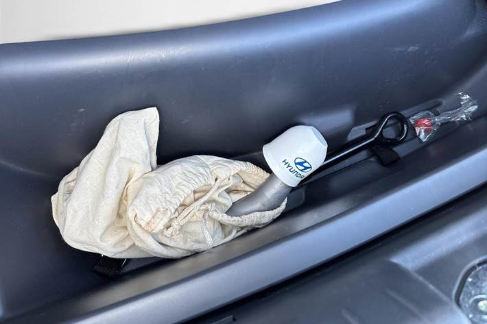Grå Hyundai Ioniq fra 2020