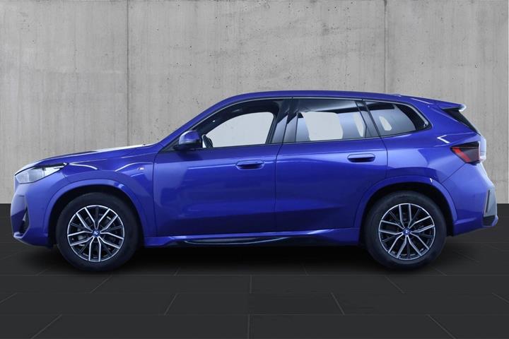 Blå BMW iX1 fra 2023