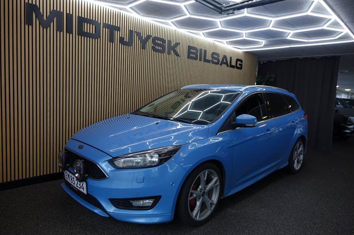 Blå Ford Focus fra 2015