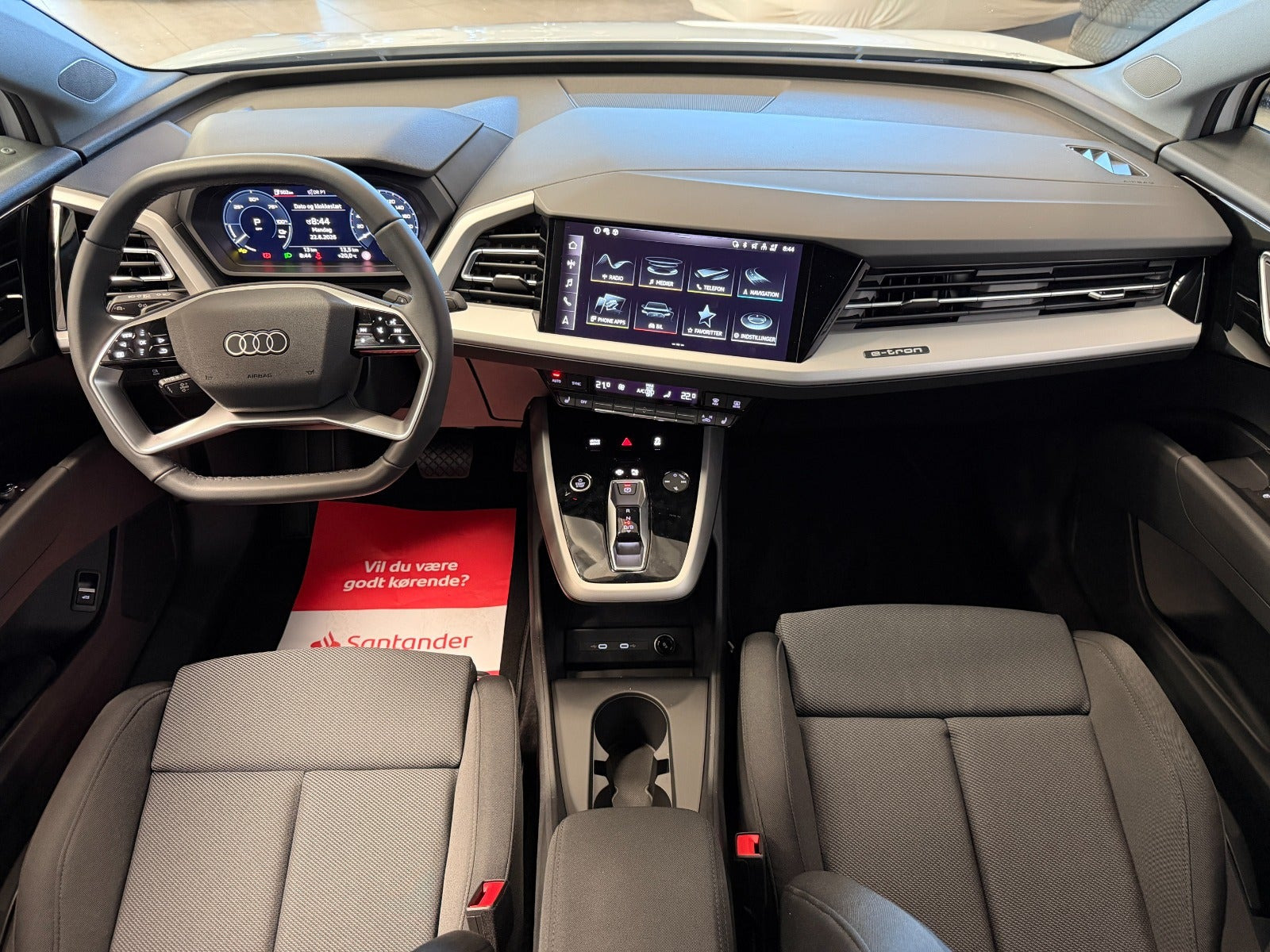 Hvid Audi Q4 e-tron fra 2026