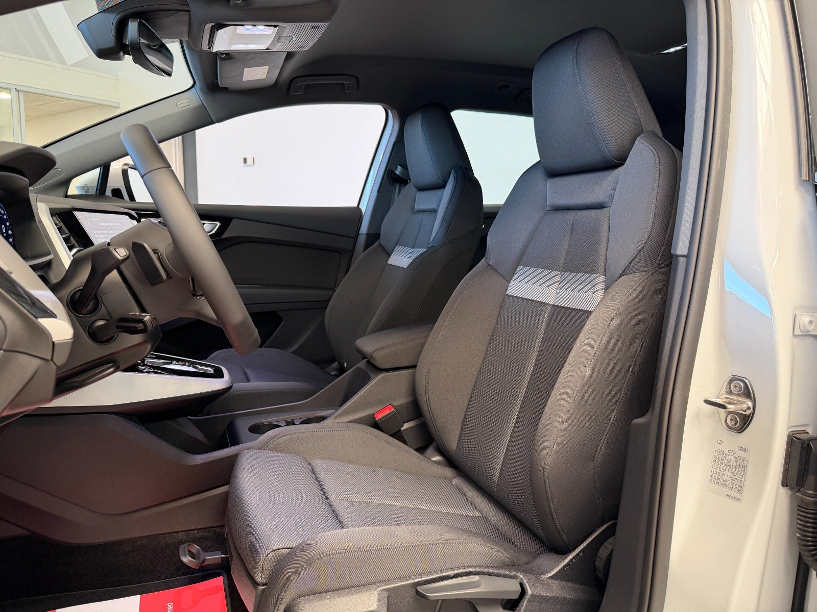 Hvid Audi Q4 e-tron fra 2026