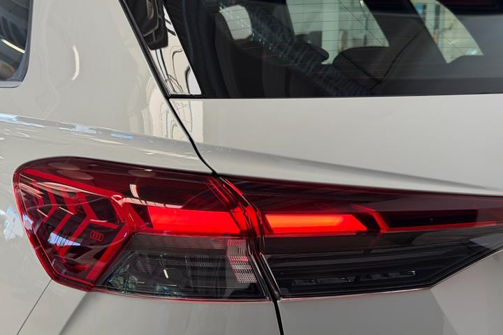 Hvid Audi Q4 e-tron fra 2026
