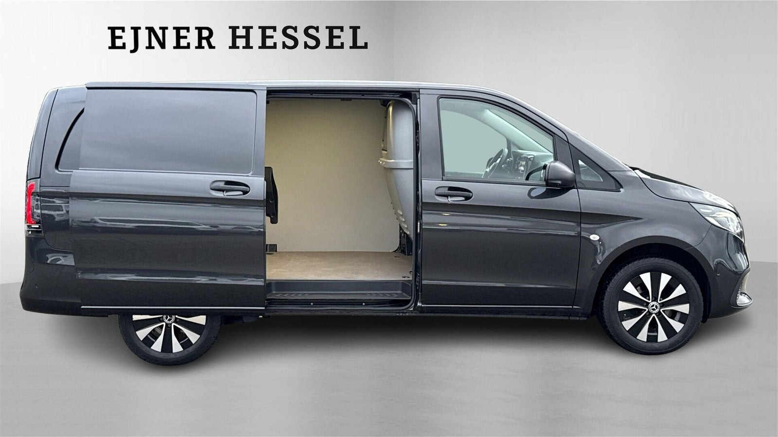 Grå Mercedes Vito 114 fra 2024