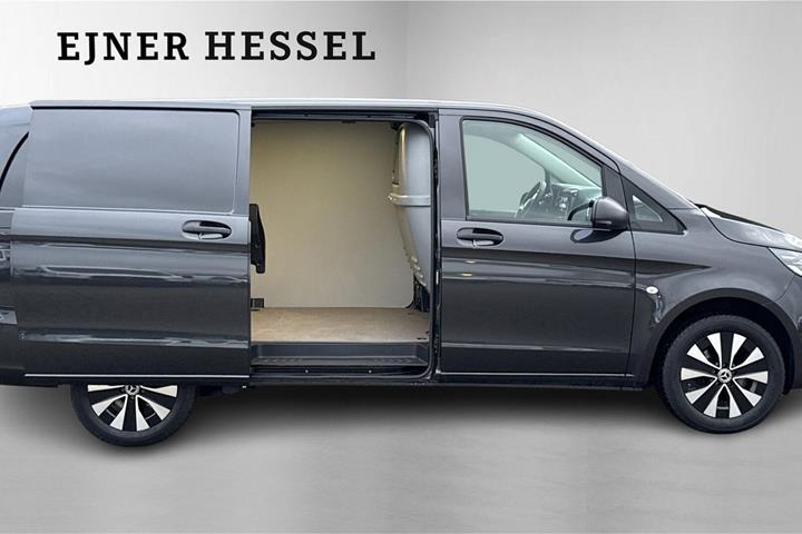 Grå Mercedes Vito 114 fra 2024