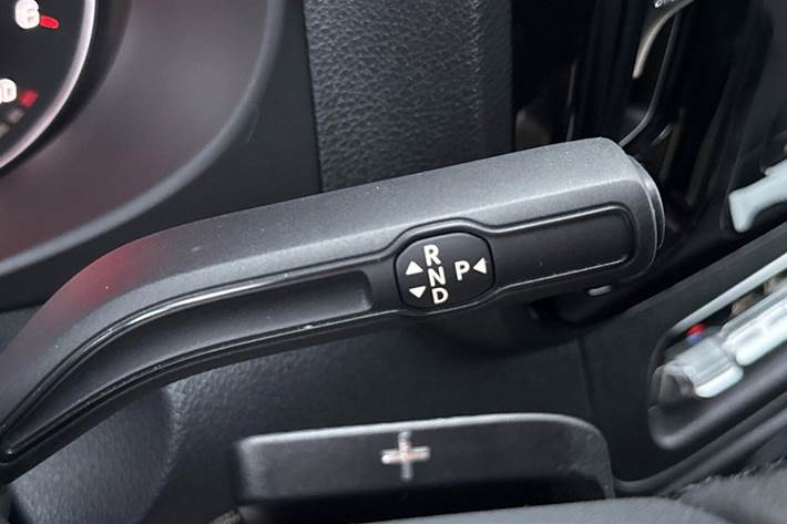 Grå Mercedes Vito 114 fra 2024
