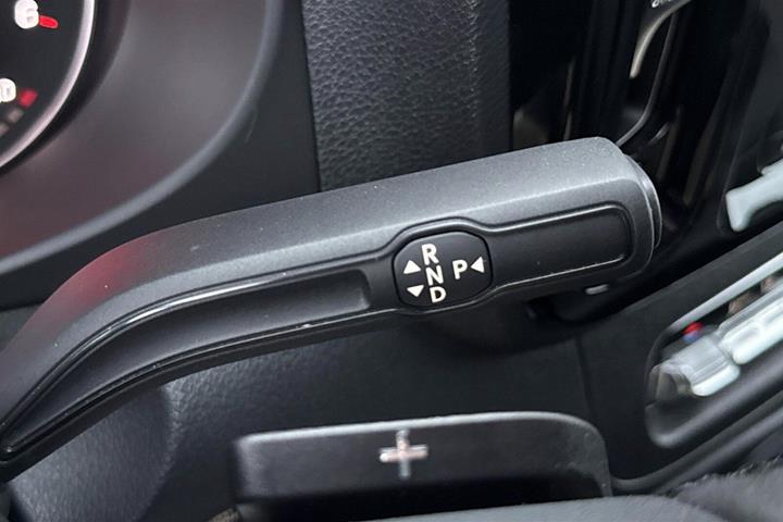 Grå Mercedes Vito 114 fra 2024