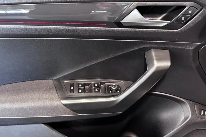 Hvid VW T-Roc fra 2019