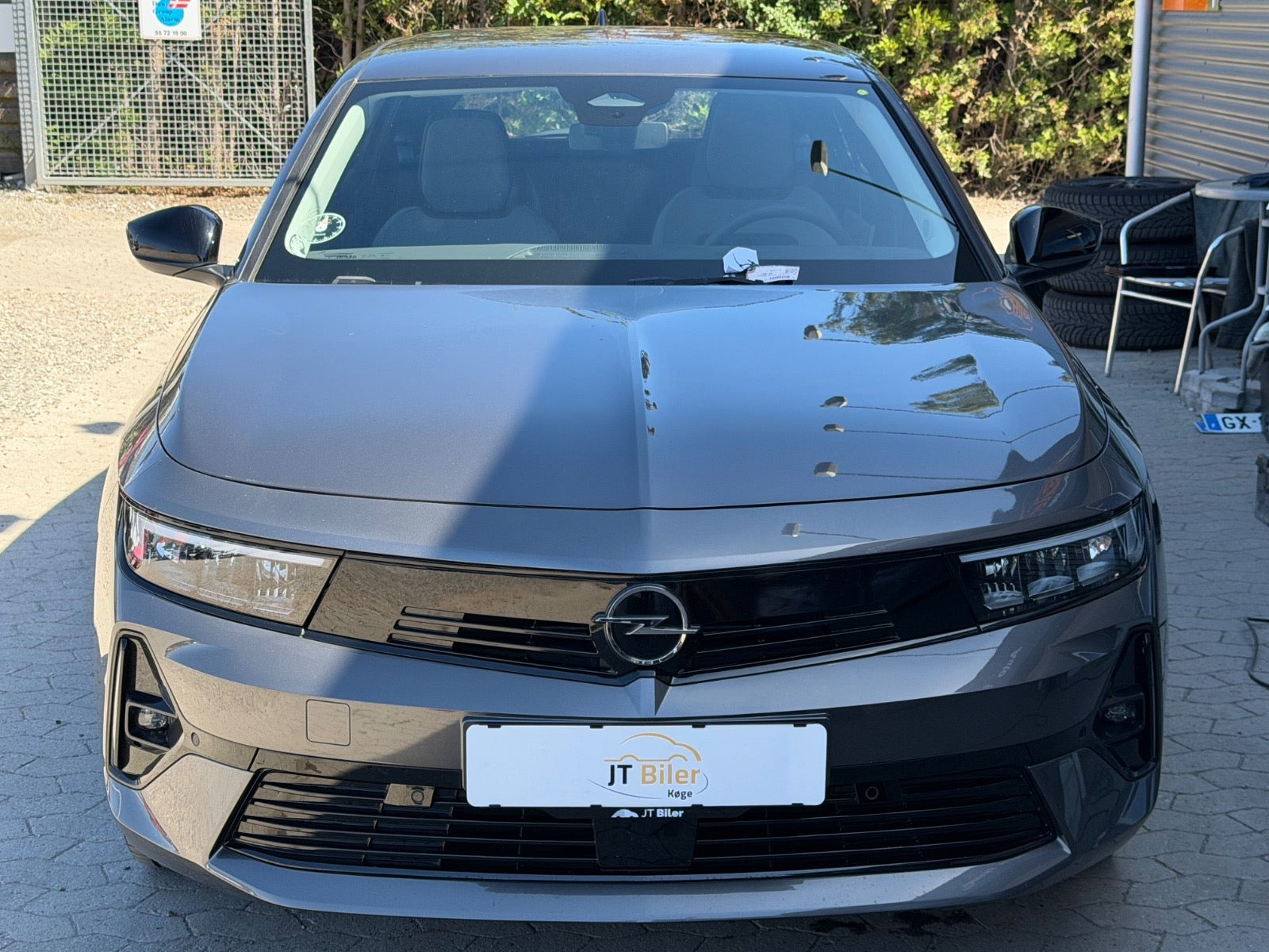 Grå Opel Astra-e fra 2024