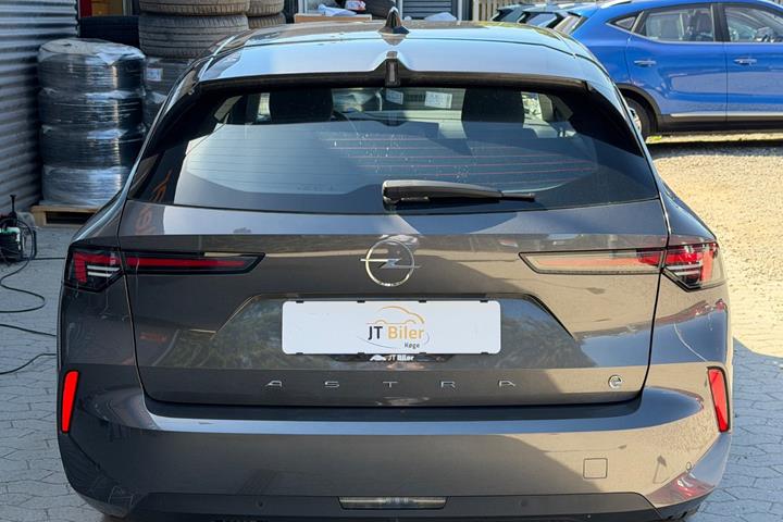 Grå Opel Astra-e fra 2024