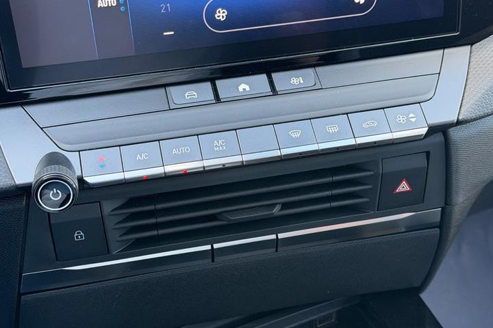 Grå Opel Astra-e fra 2024