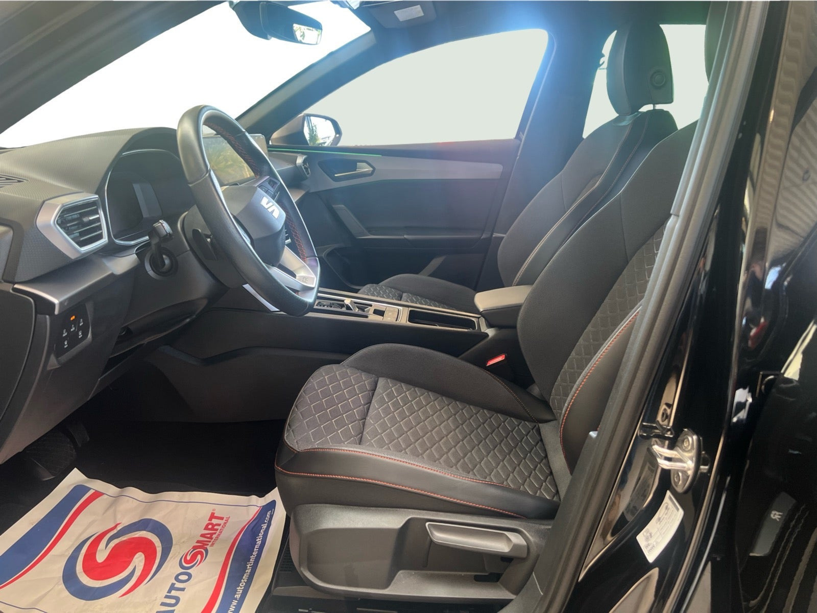 Sort Seat Leon fra 2024
