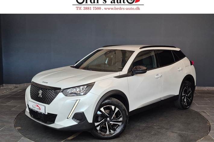 Hvid Peugeot 2008 fra 2023 set udefra