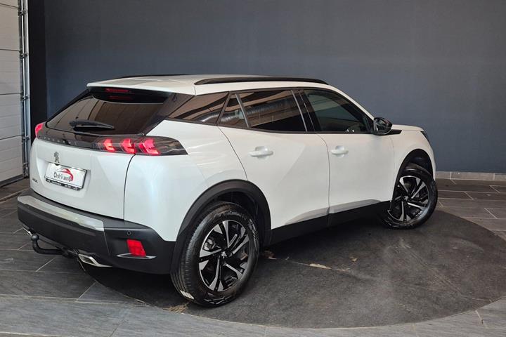 Hvid Peugeot 2008 fra 2023