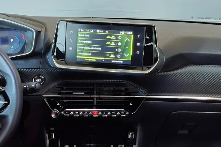 Hvid Peugeot 2008 fra 2023
