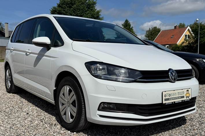 Hvid VW Touran fra 2018