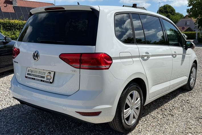 Hvid VW Touran fra 2018