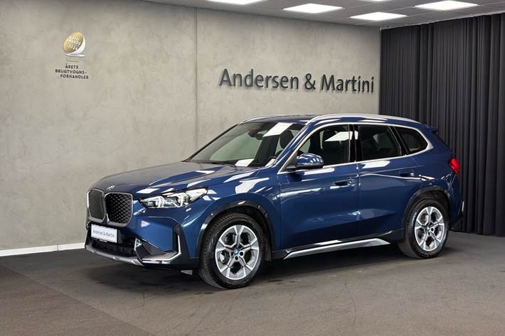 Blå BMW iX1 fra 2024