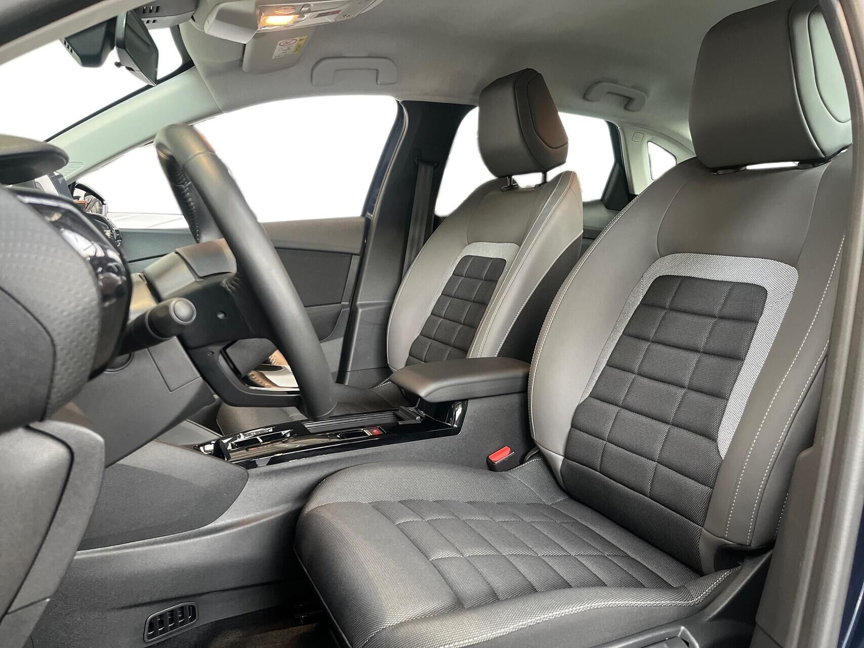 Blå Citroën ë-C4 X fra 2025