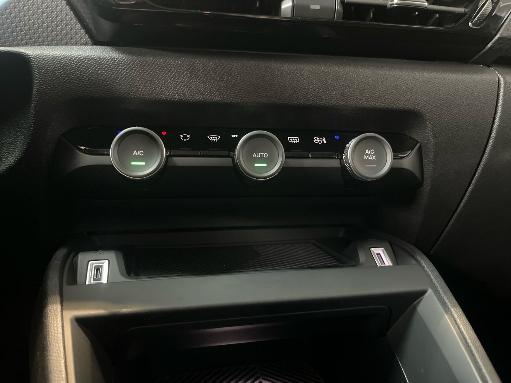 Blå Citroën ë-C4 X fra 2025