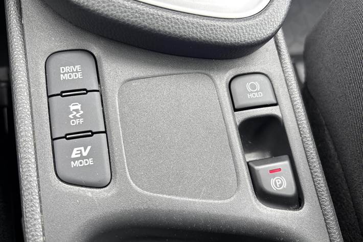 Rød Toyota Yaris Cross fra 2022
