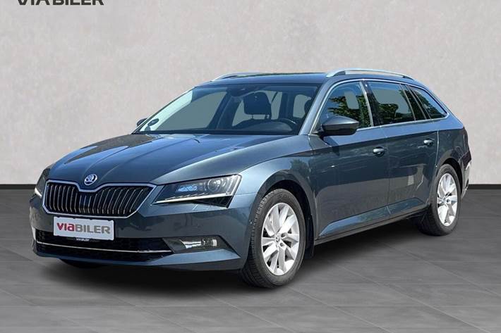 Grå Skoda Superb fra 2016