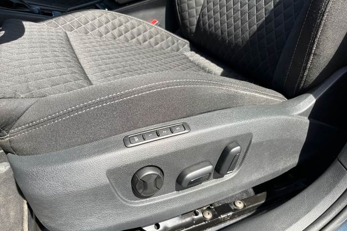Grå Skoda Superb fra 2016