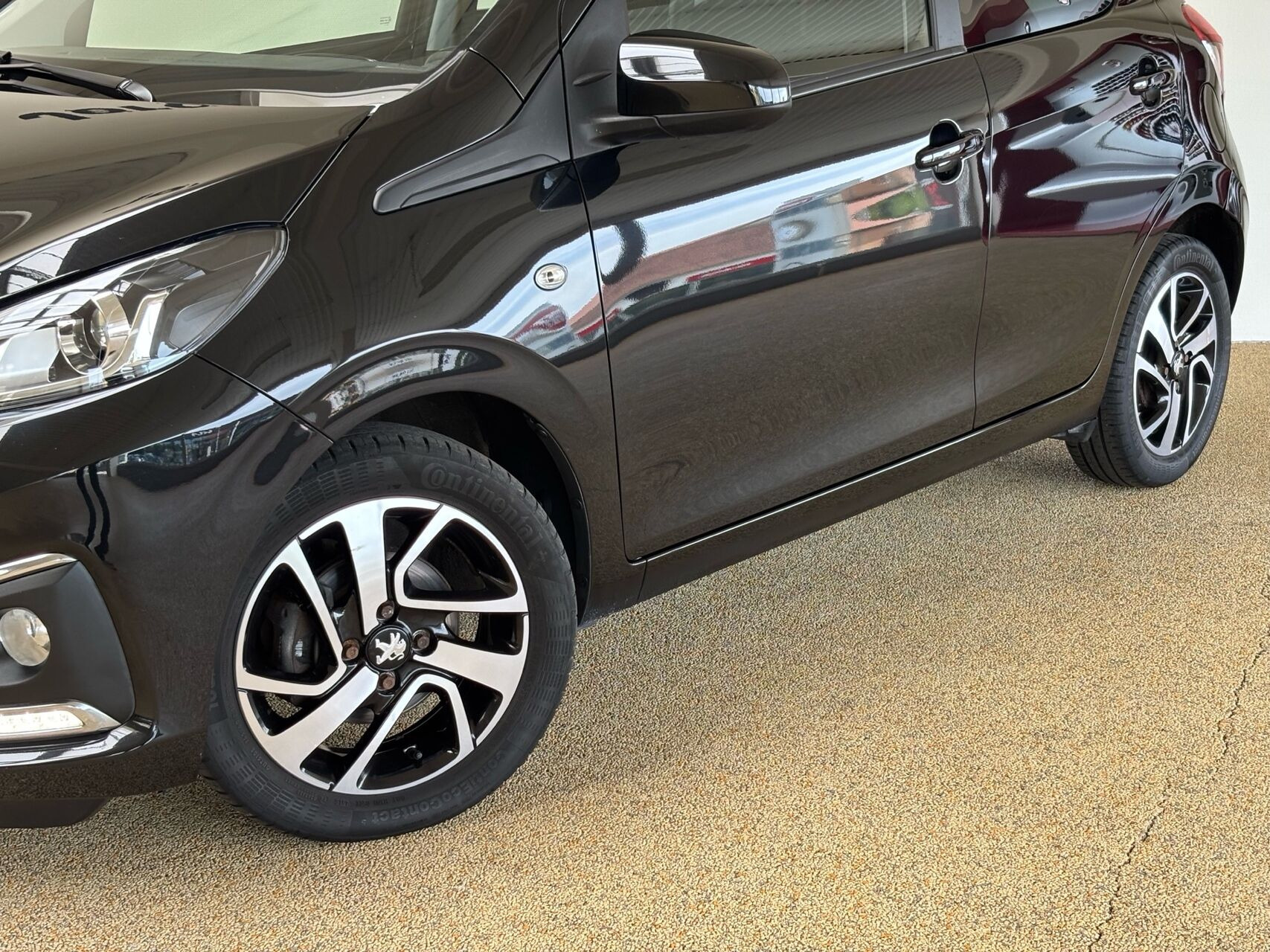 Sort Peugeot 108 fra 2016