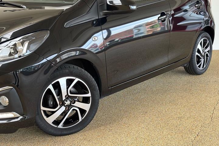 Sort Peugeot 108 fra 2016
