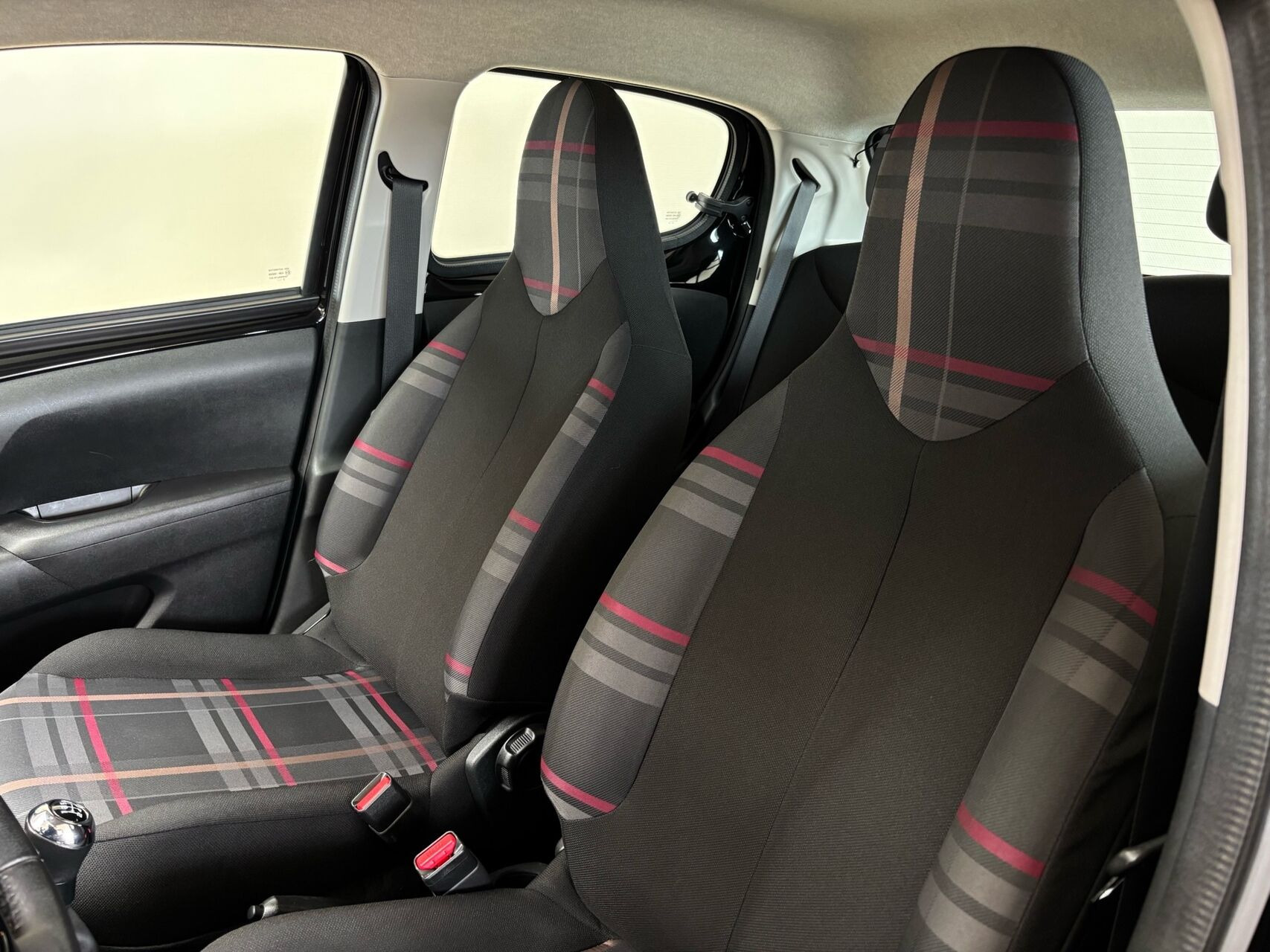 Sort Peugeot 108 fra 2016
