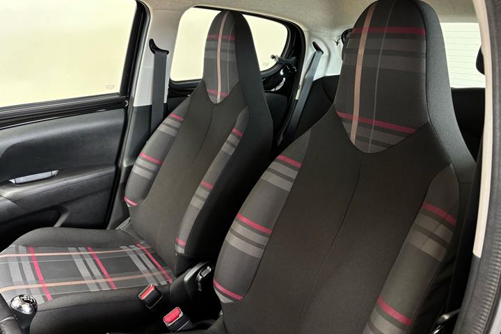 Sort Peugeot 108 fra 2016