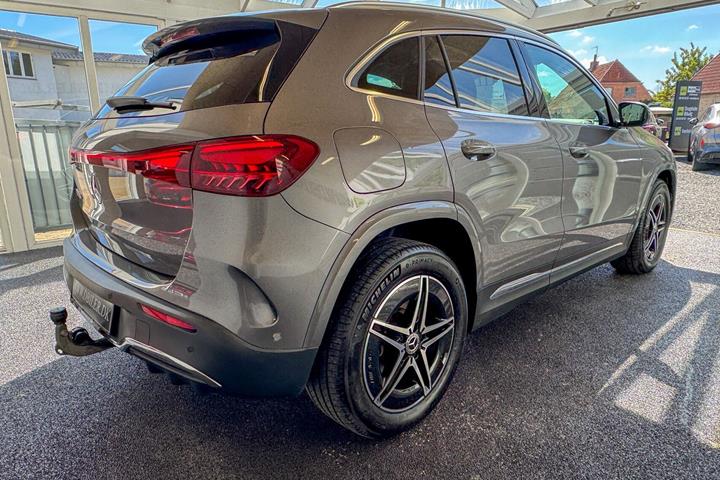 Grå Mercedes EQA 250+ fra 2024