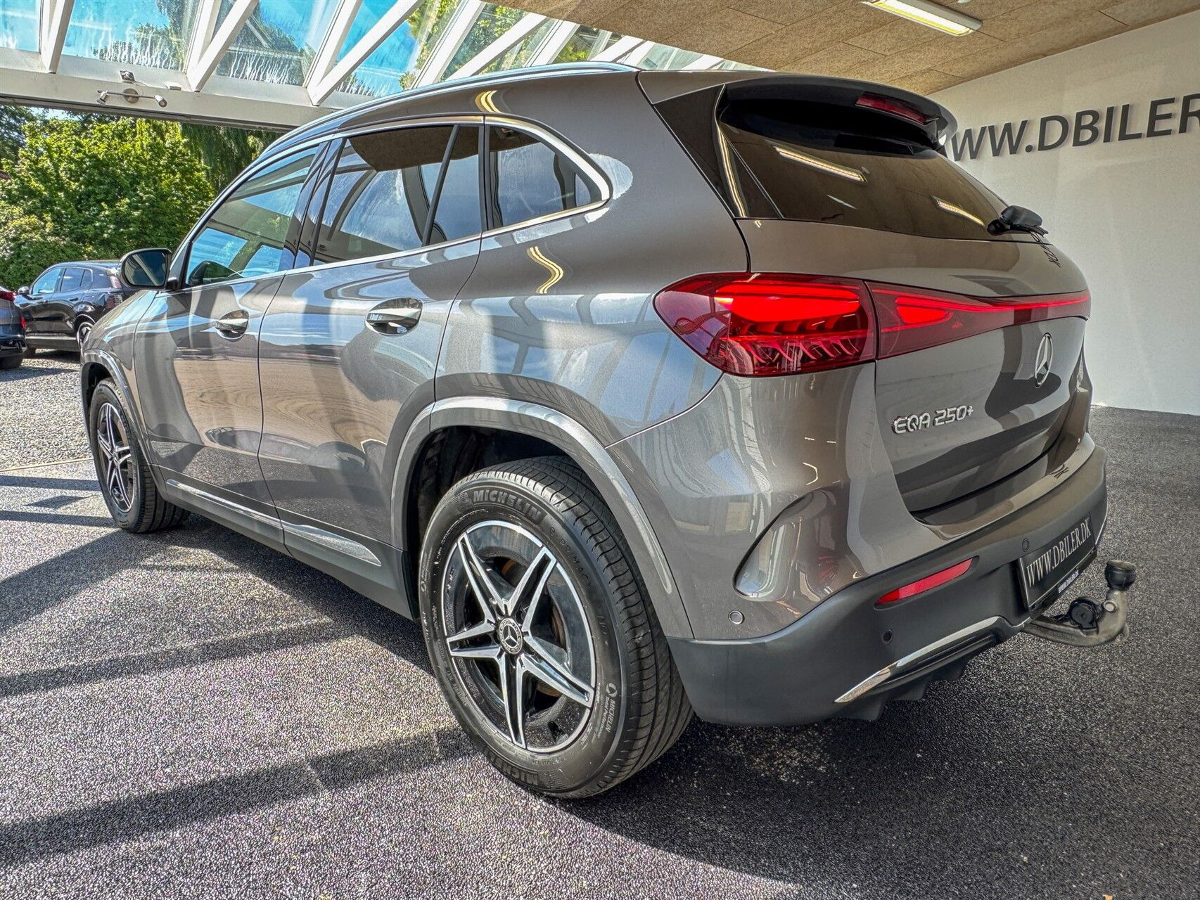 Grå Mercedes EQA 250+ fra 2024