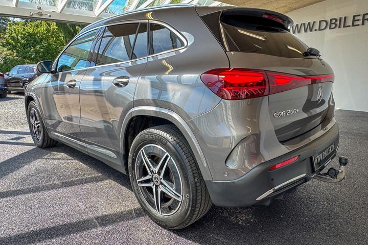 Grå Mercedes EQA 250+ fra 2024